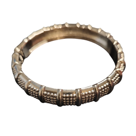 NWT Cookie Lee Silvertone Hinged Bracelet - Picture 1 of 6